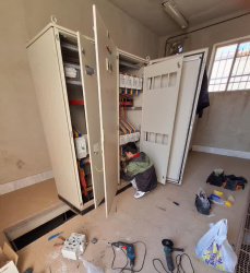 اصلاح زیر ساخت تابلو برق های پست دانشکده ادبیات جهت اتصال دیزل ژنراتور